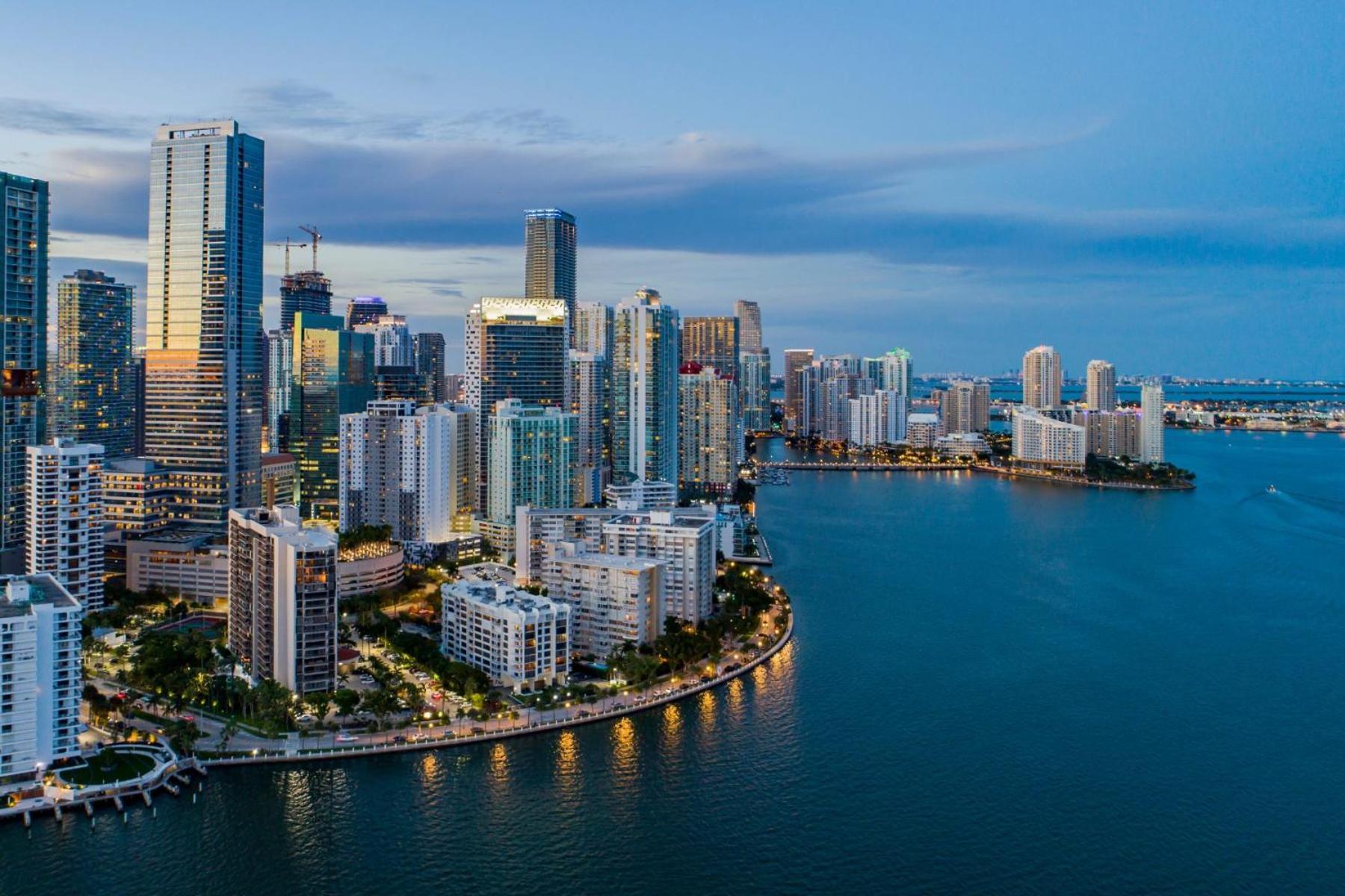 Urban Gateway Location In Brickell Prkg Apartment