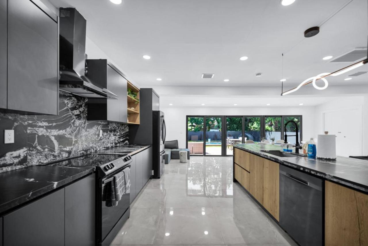 Villa Lux Modern 4br With Pool Miami