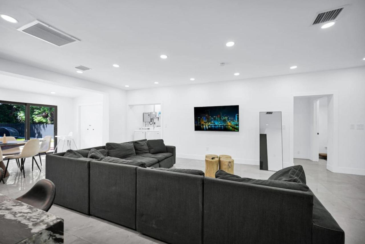 Lux Modern 4br With Pool Villa Miami