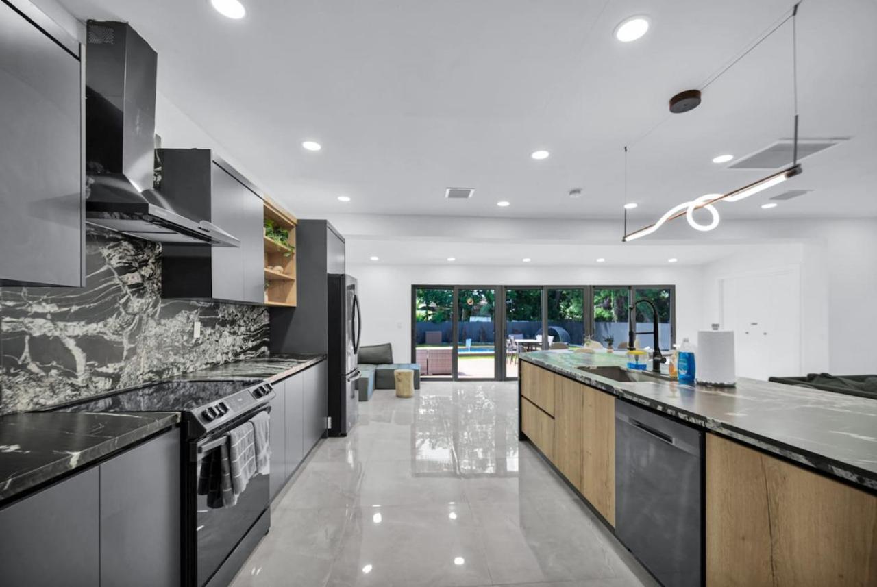 Villa Lux Modern 4br With Pool