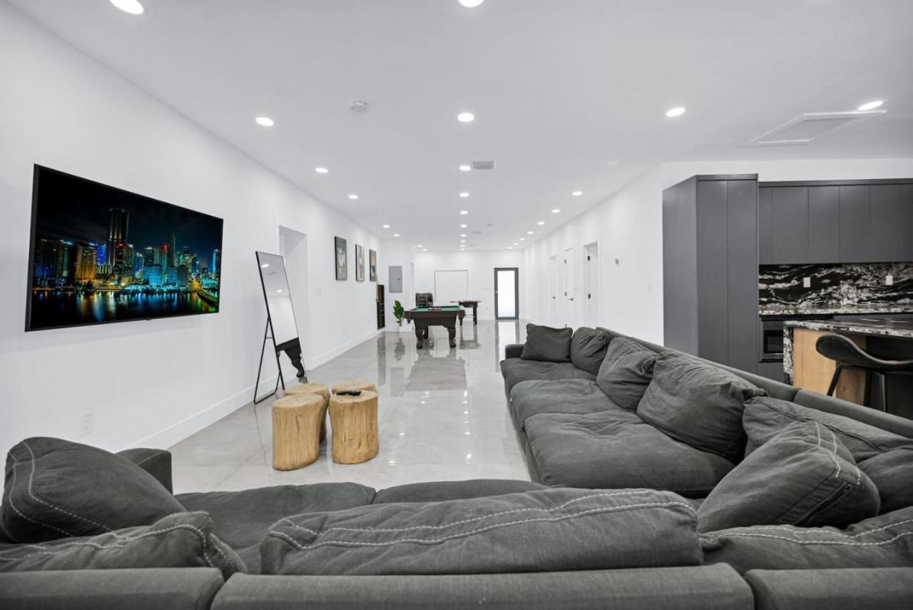 Lux Modern 4br With Pool Miami