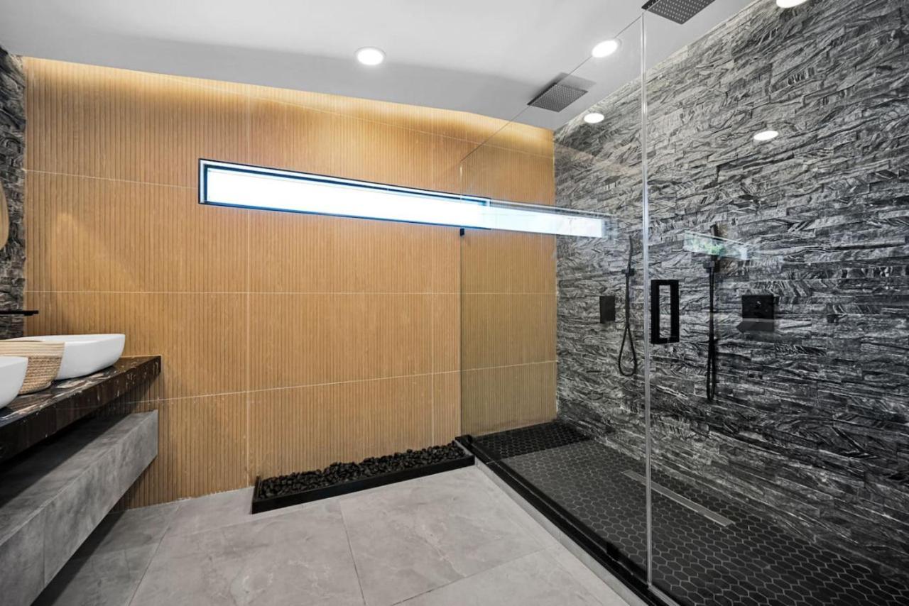 Lux Modern 4br With Pool Miami