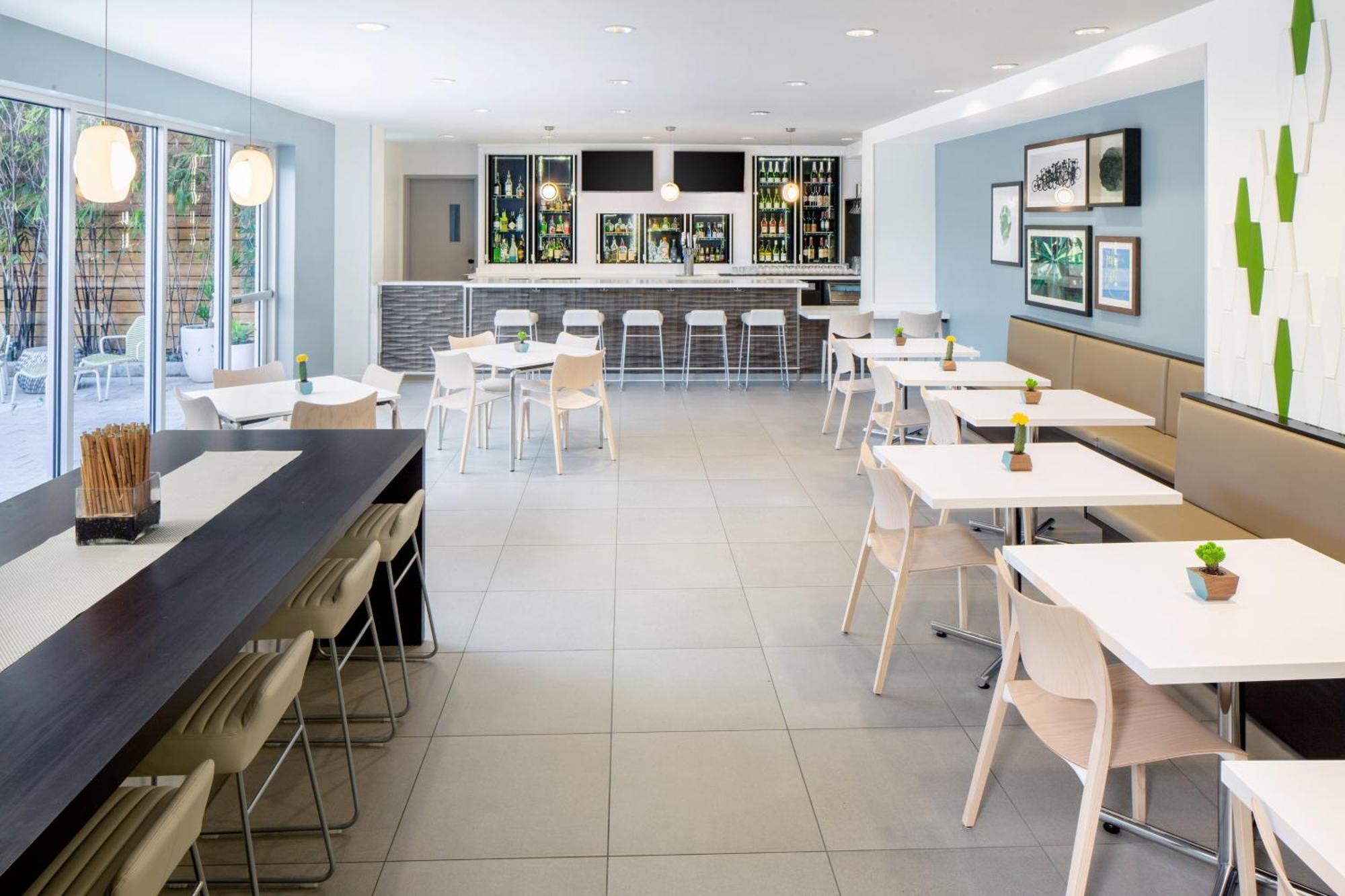Hotel Element Miami International Airport 3*