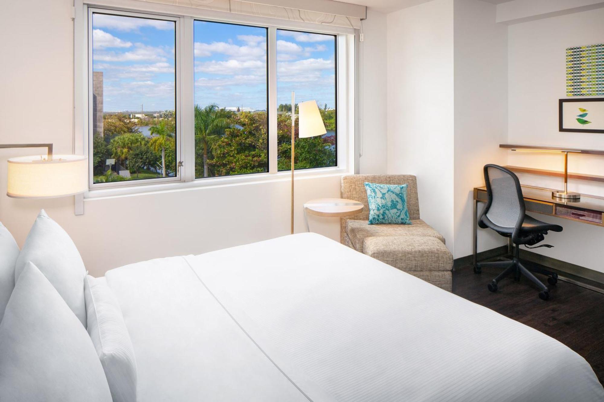 Element Miami International Airport Hotel 3*