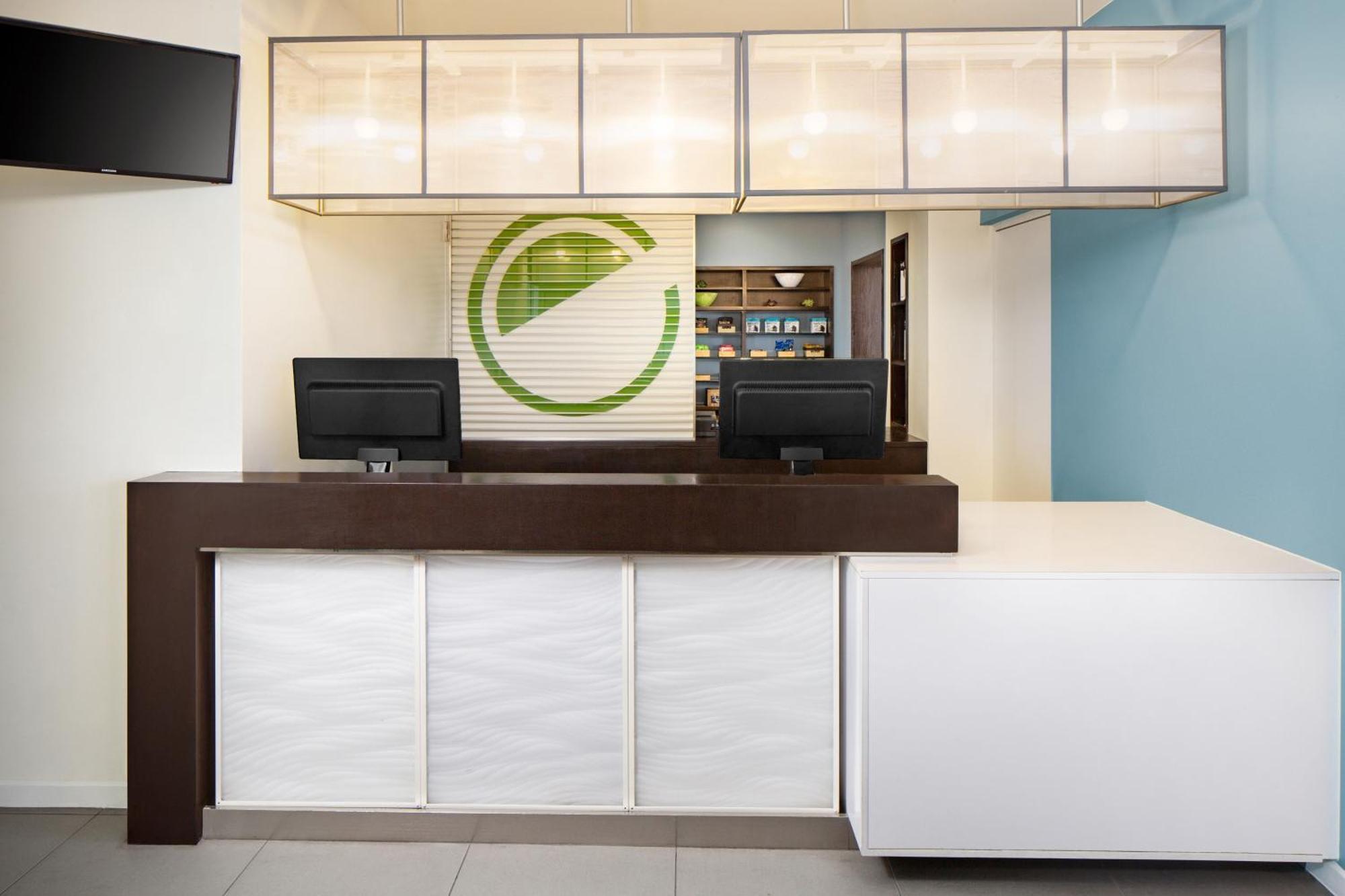 Hotel Element Miami International Airport 3*