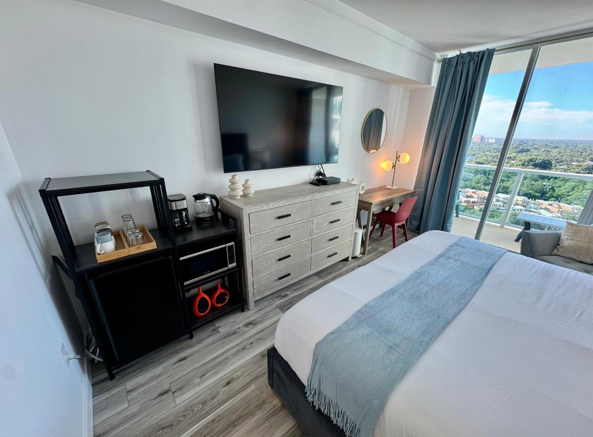 Apartment Balcony Ocean View ! Pool - Wifi - Gym - Parking Miami
