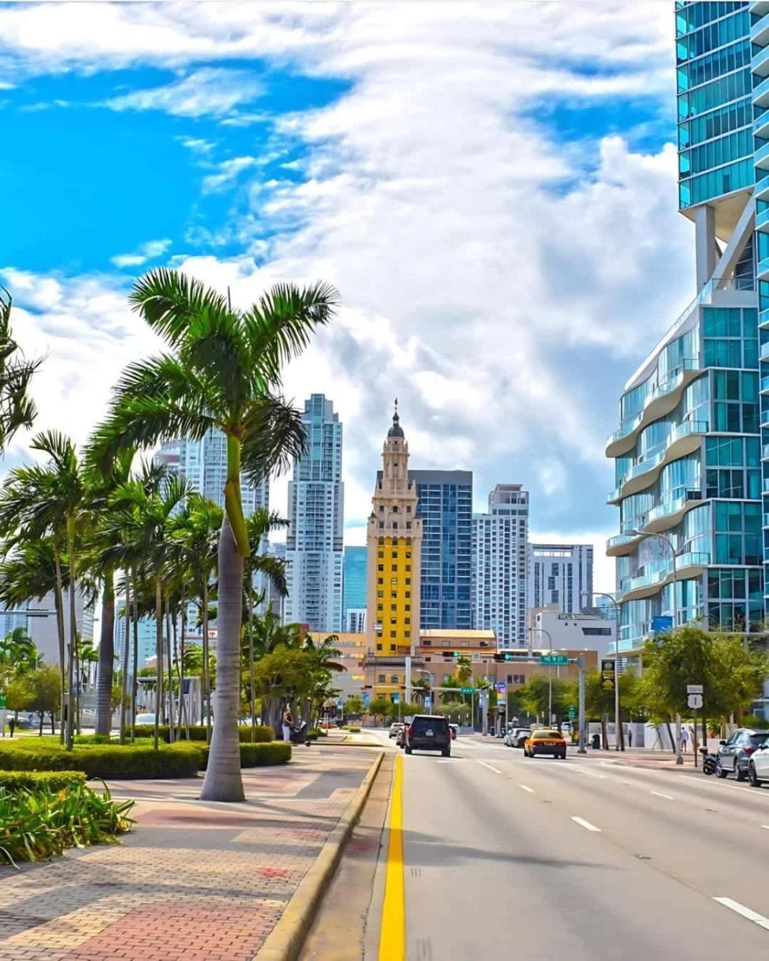 Heart Of Downtown Pool & Gym Miami