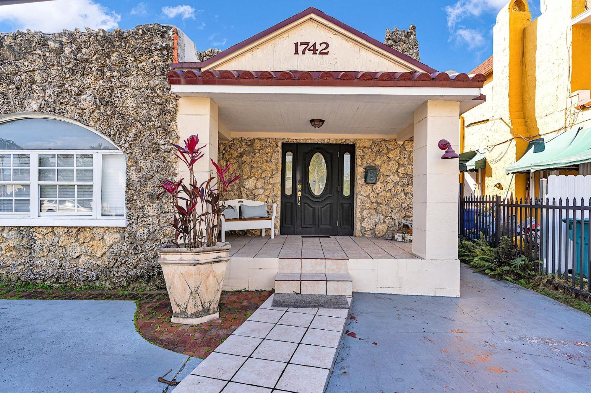 Boho In Little Havana Guest house