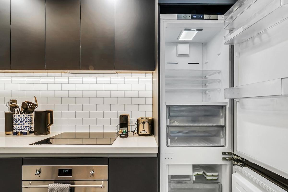 Stylish Tropical Chic 2-bedroom In Downtown Apartment *