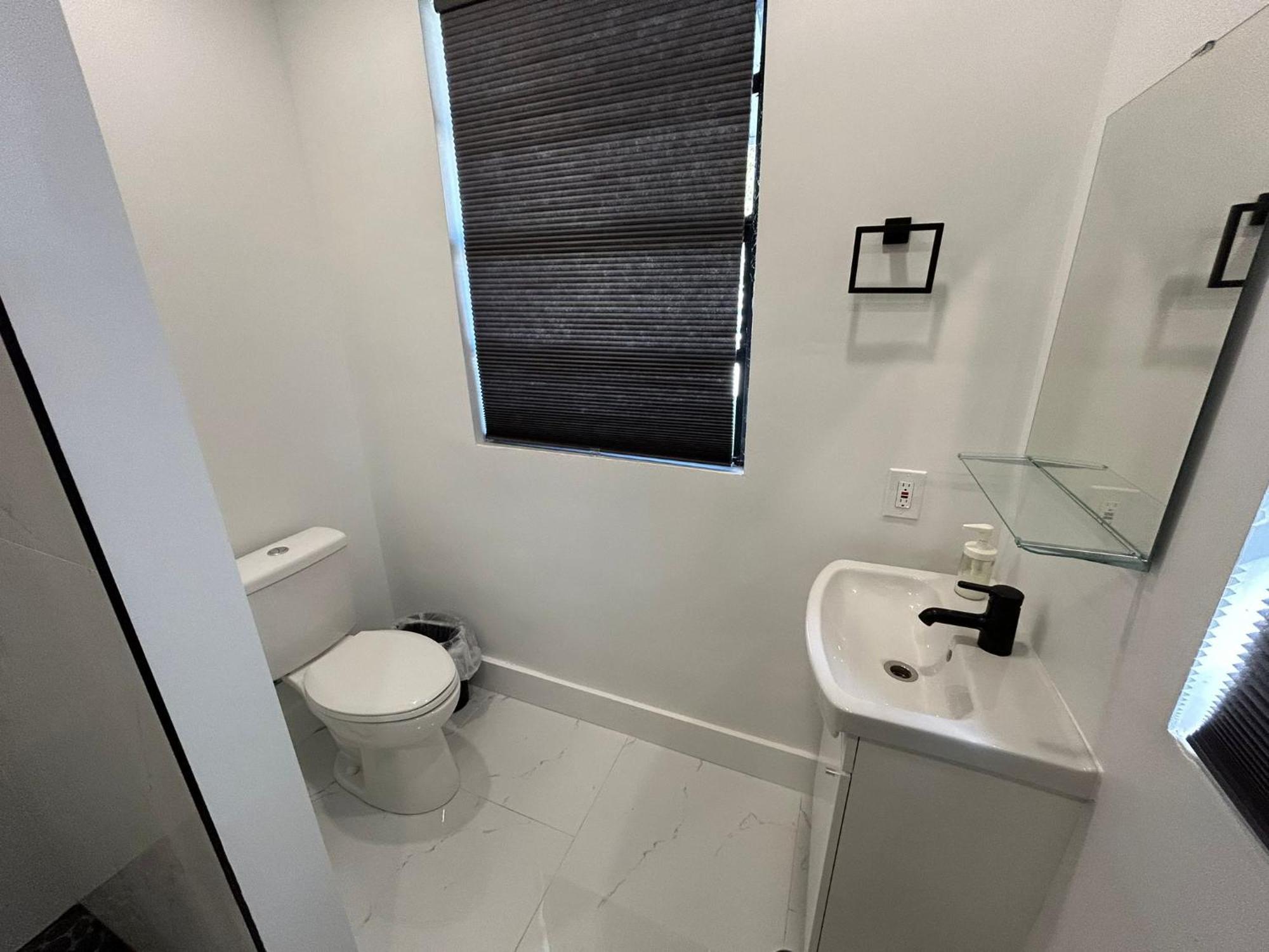 Homestay Cozy Private Room, Near The Airport - Free Parking - 01 Miami