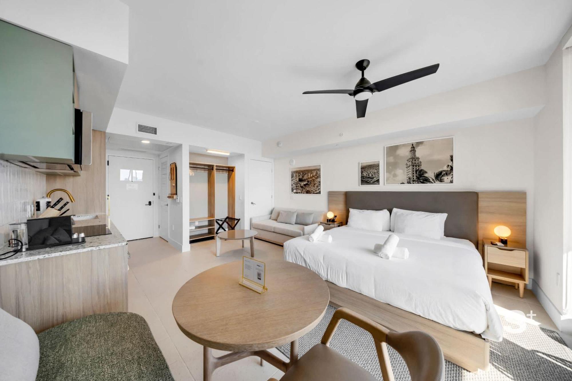 Apartment Sky High Sleek In The Heart Of The *