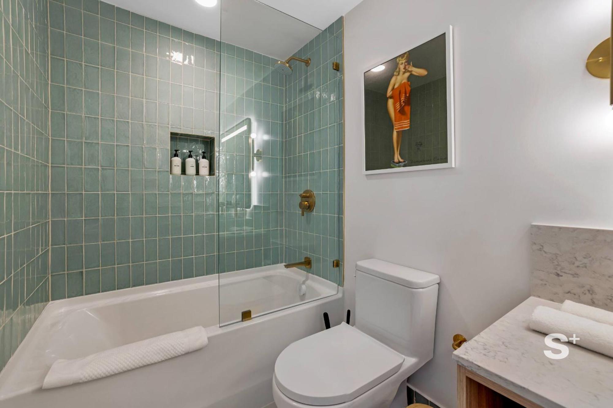 Sky High Sleek In The Heart Of The Apartment Miami