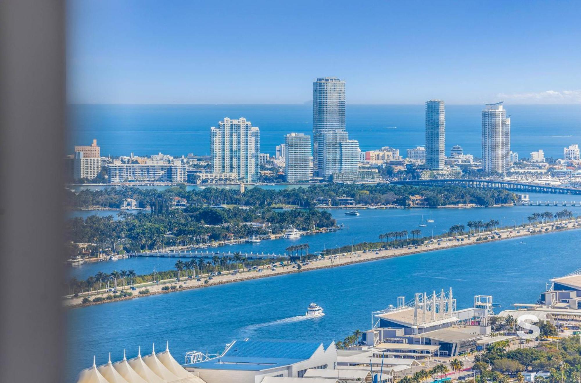 Apartment Sky High Sleek In The Heart Of The Miami