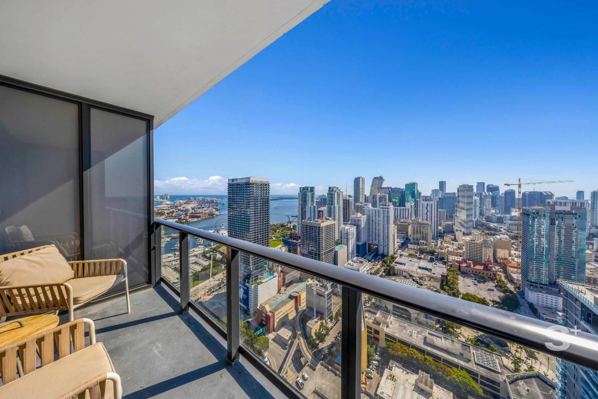 Sky High Sleek In The Heart Of The *