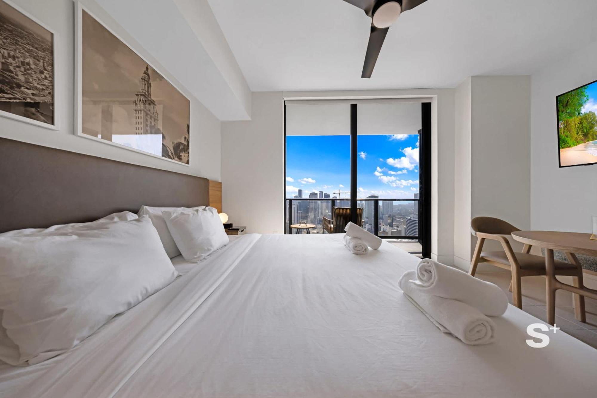 Sky High Sleek In The Heart Of The Apartment Miami