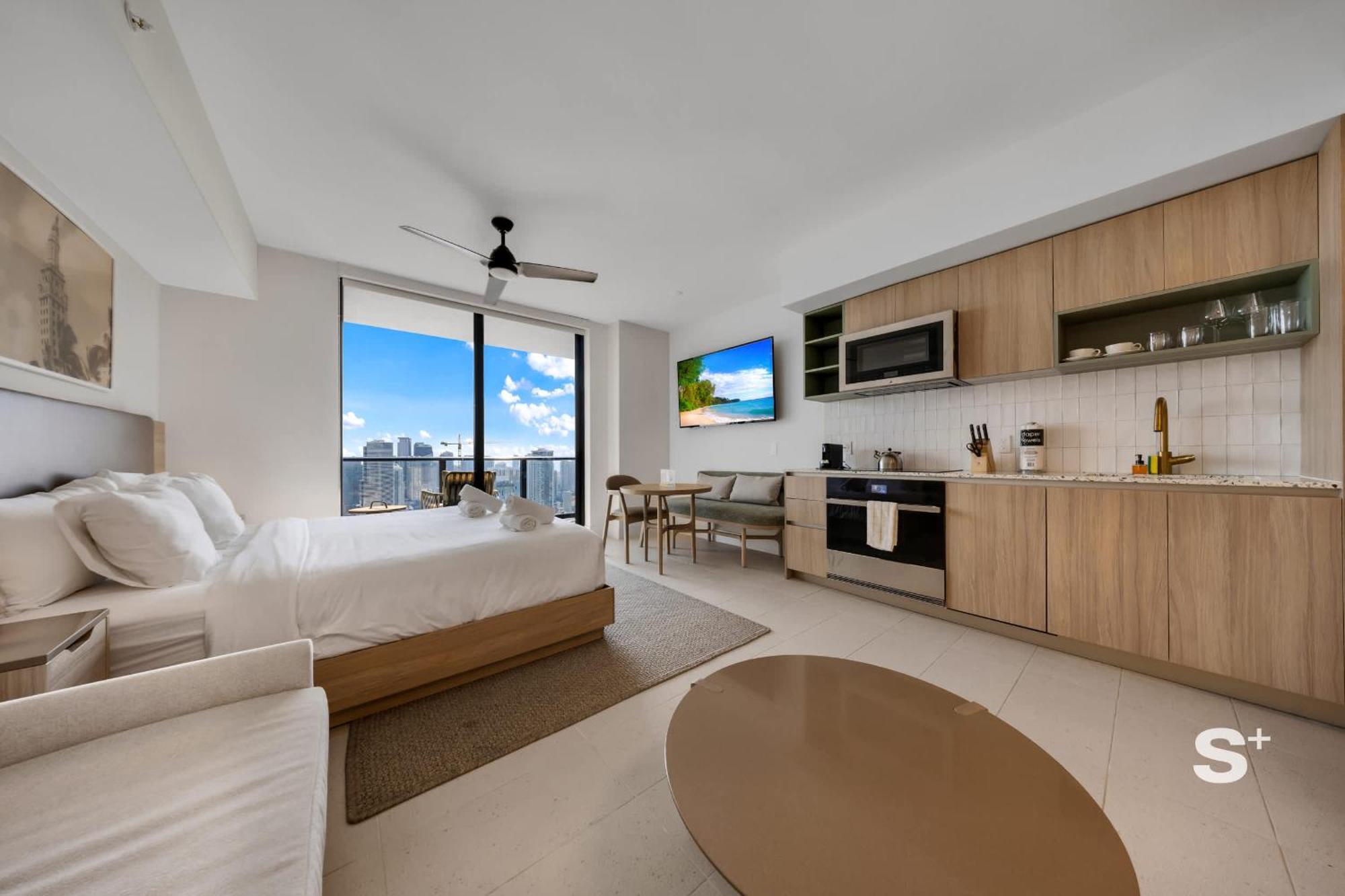 Sky High Sleek In The Heart Of The Apartment *