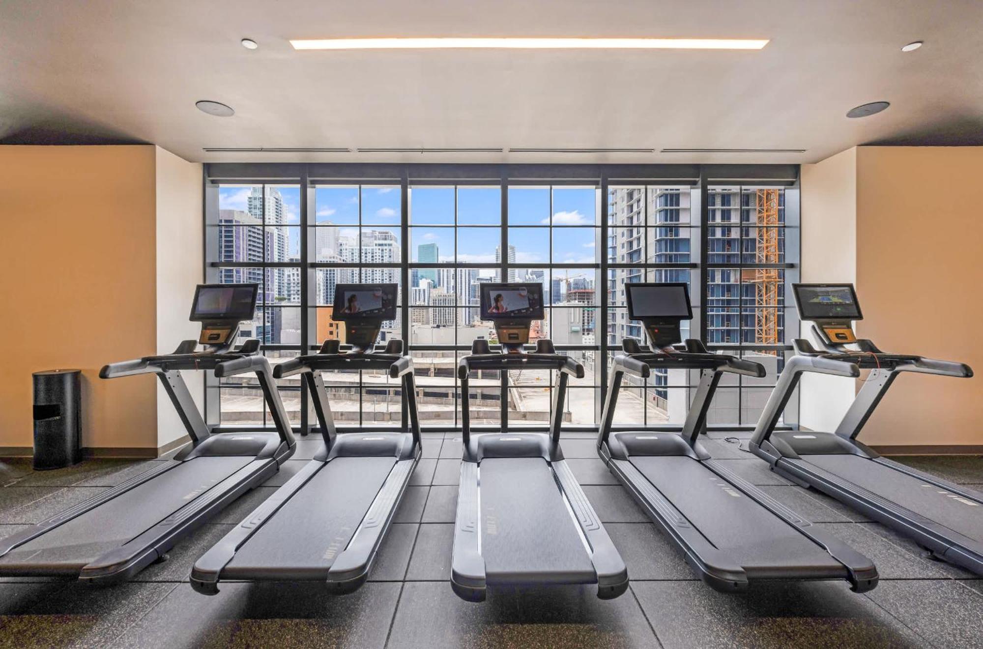 Apartment Stylish Downtown 1 Bedroom With Skyline Vibes *
