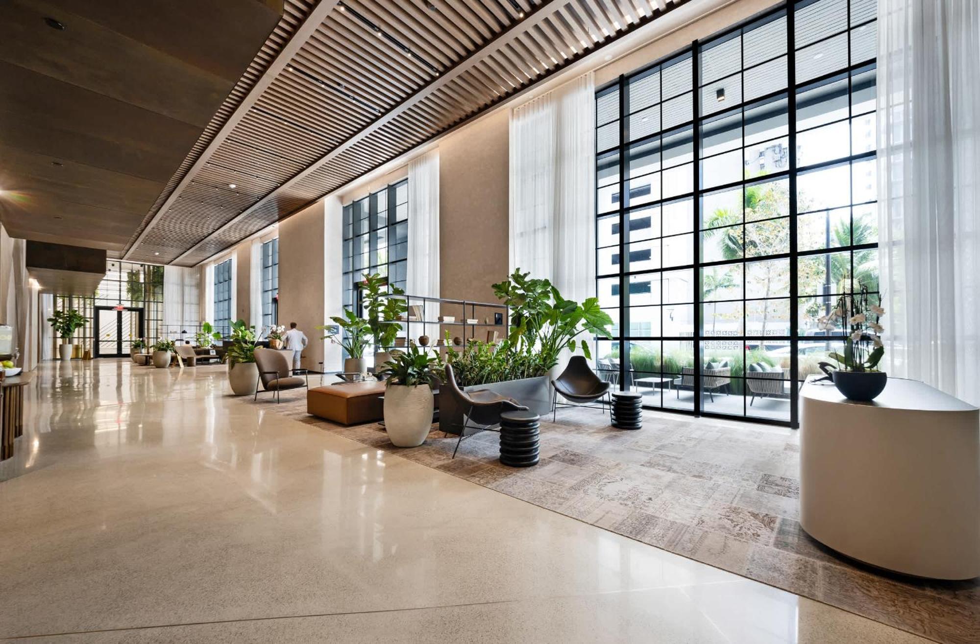 Stylish Downtown 1 Bedroom With Skyline Vibes