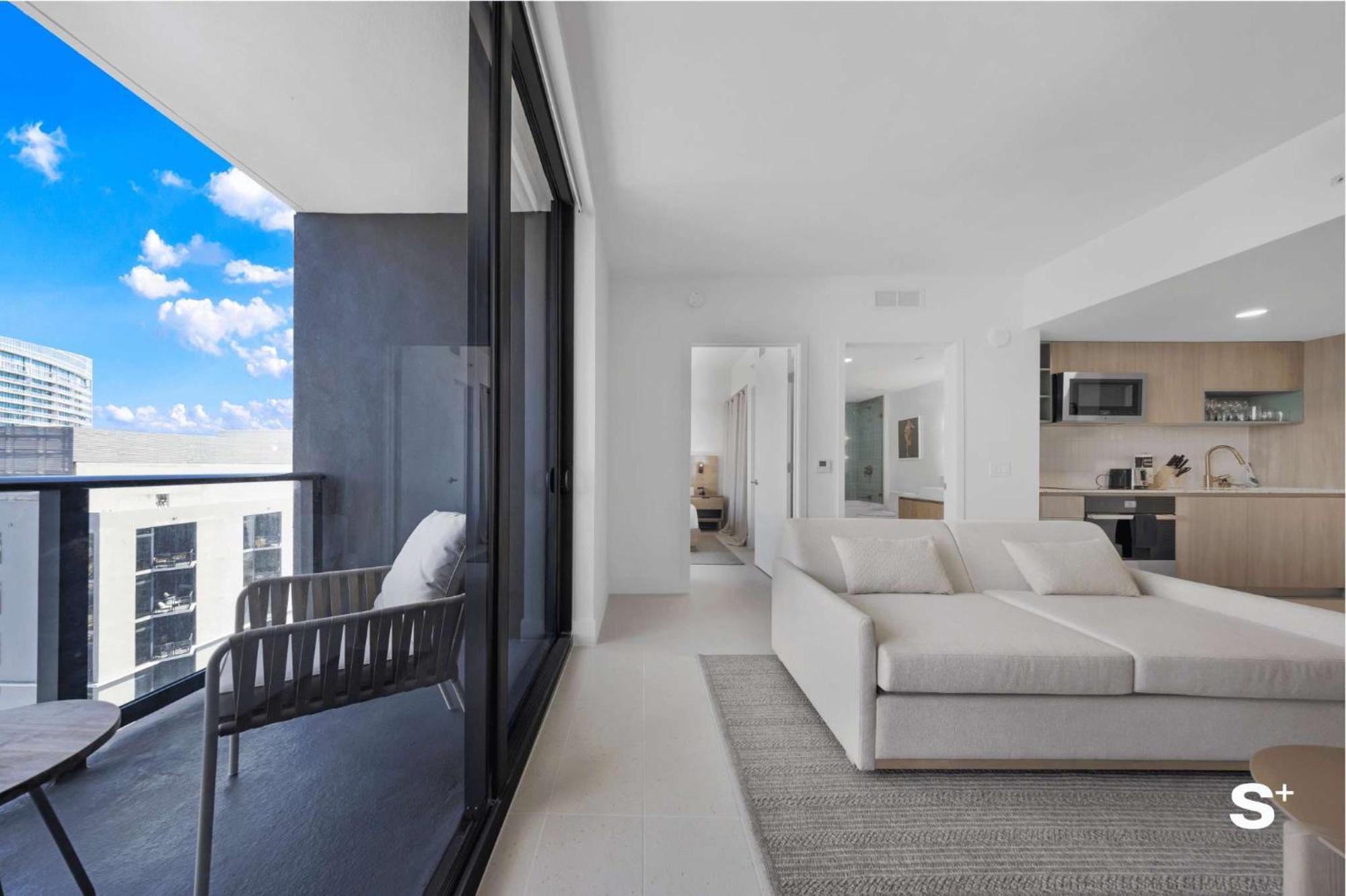 Stylish Downtown 1 Bedroom With Skyline Vibes Apartment *