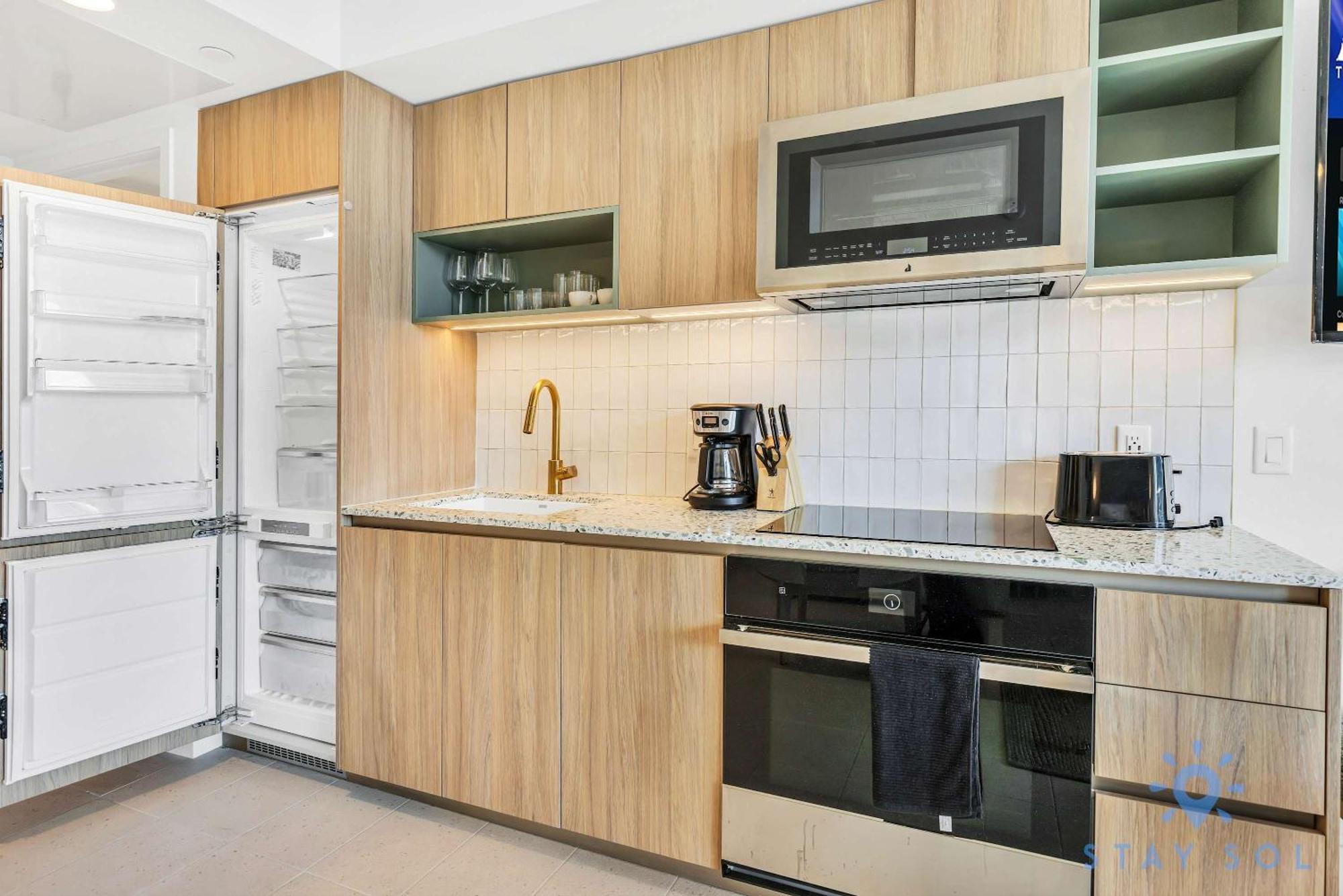 Lovely - Pool & Gym Apartment