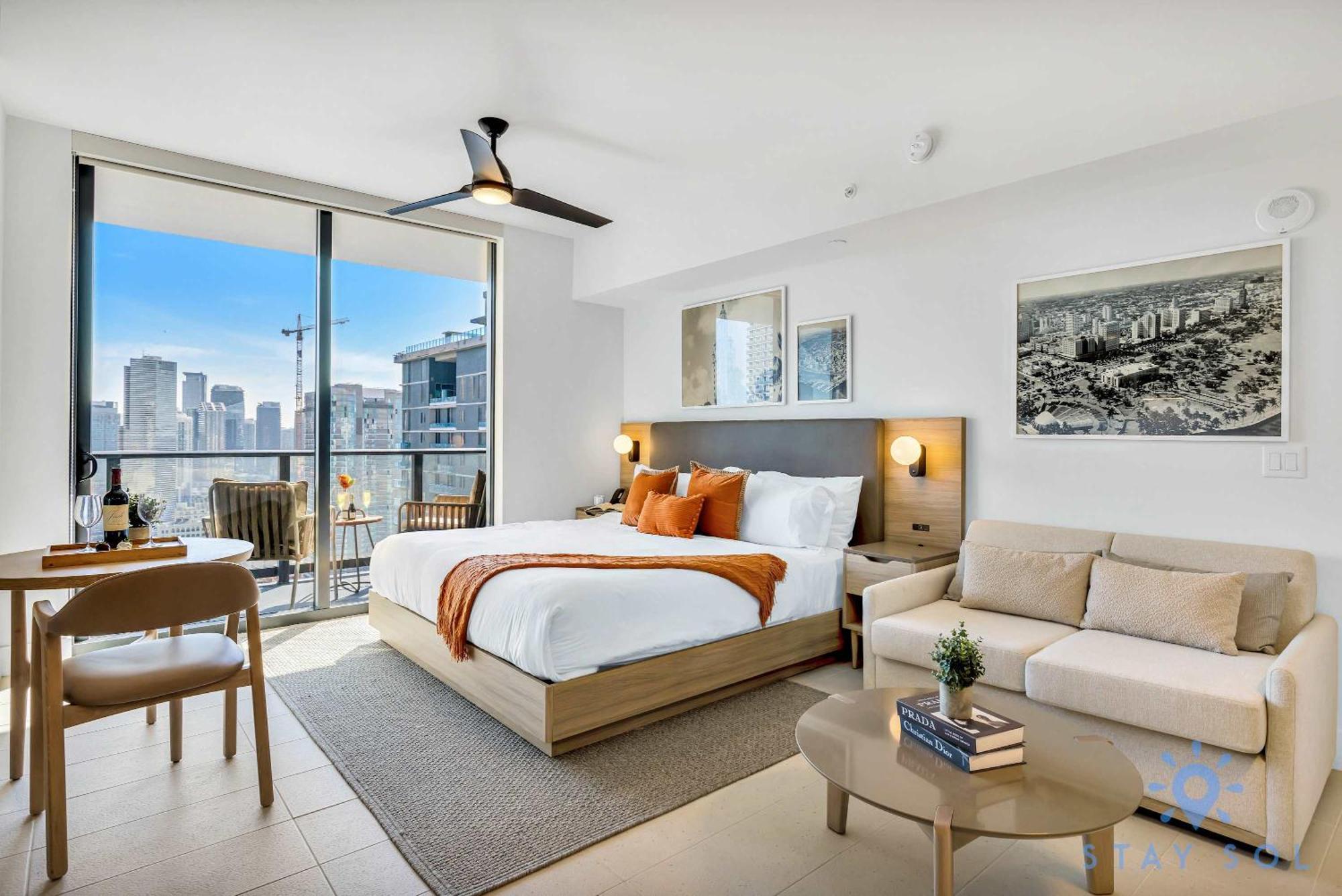 Lovely - Pool & Gym Apartment