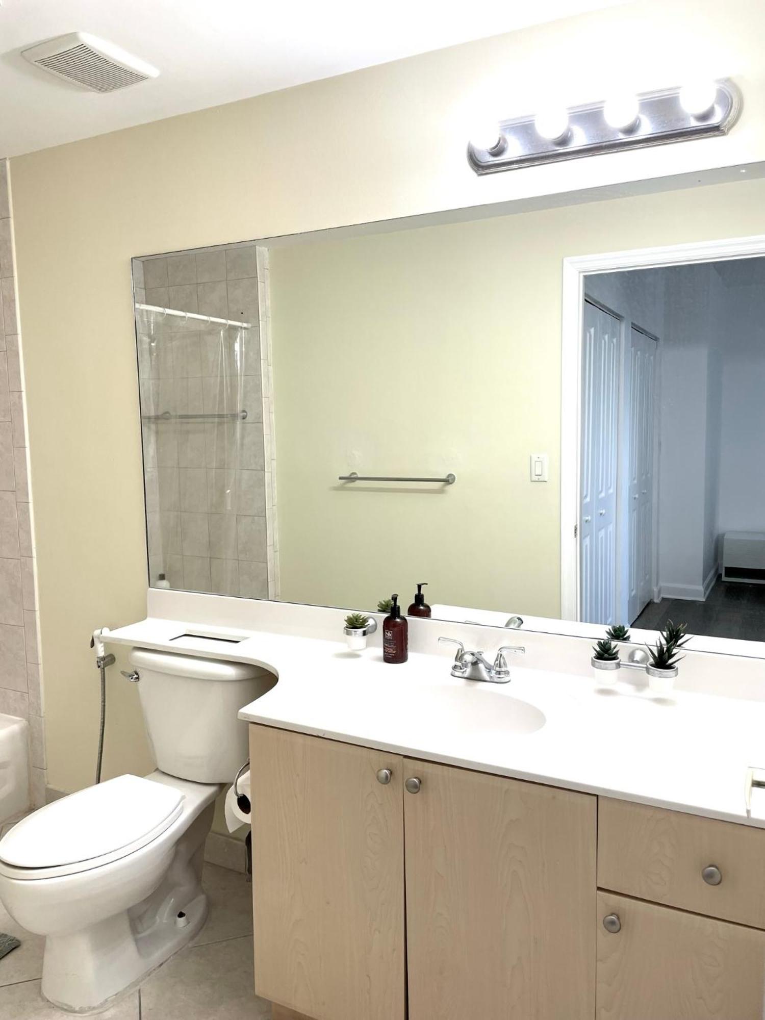 Private Bedroom In - Coral Gables 601 Homestay *