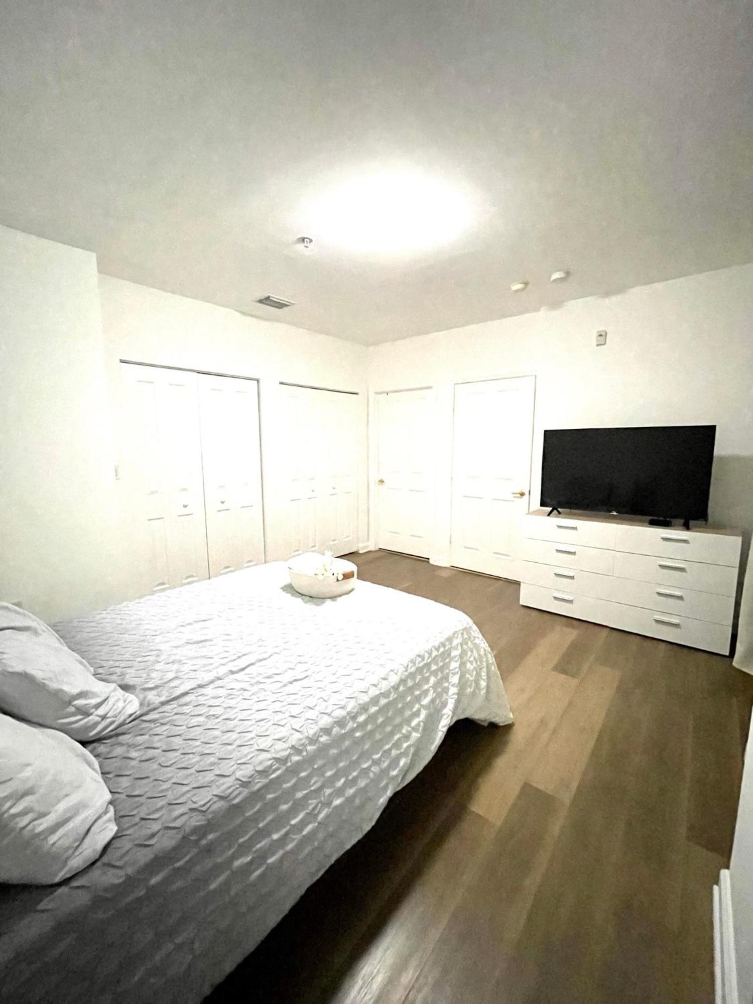 Private Bedroom In - Coral Gables 601 Homestay Miami