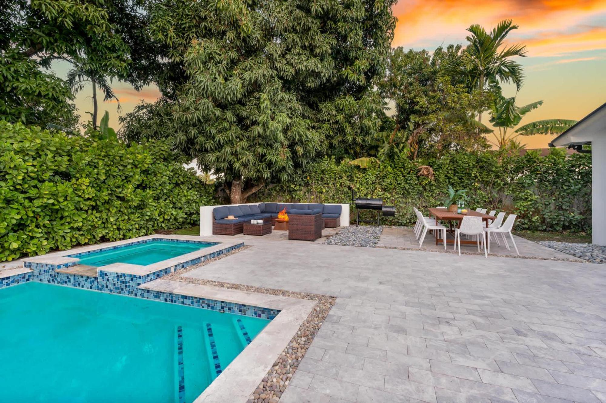 Holiday home Luxe Heated Pool Fire Pit Games