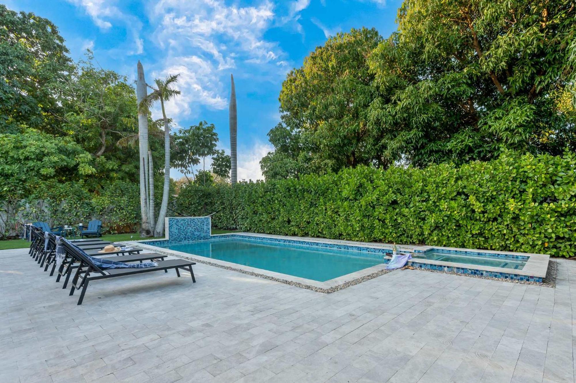 Luxe Heated Pool Fire Pit Games Holiday home