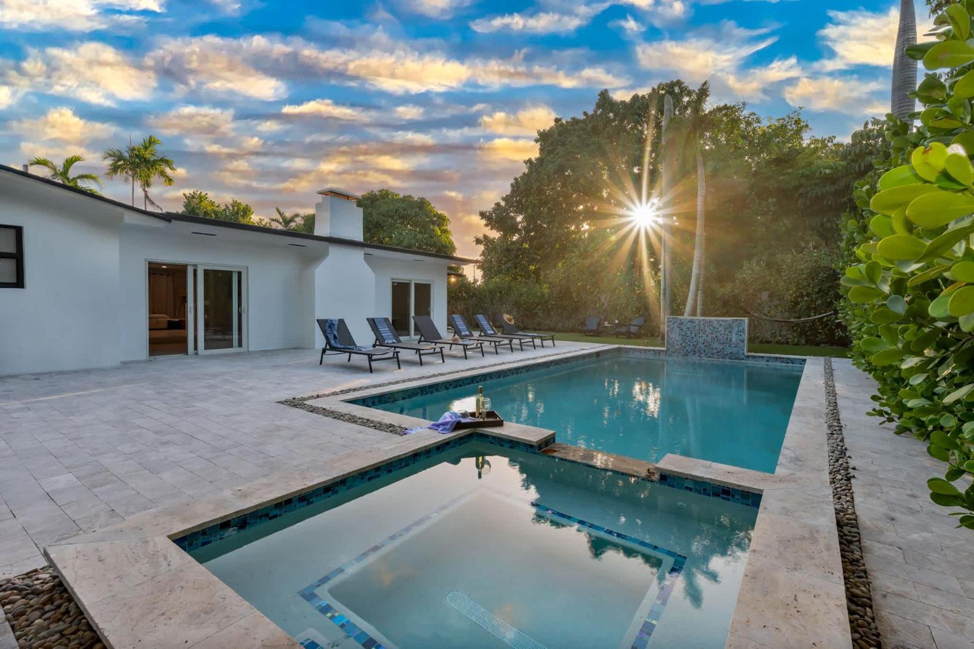 Holiday home Luxe Heated Pool Fire Pit Games