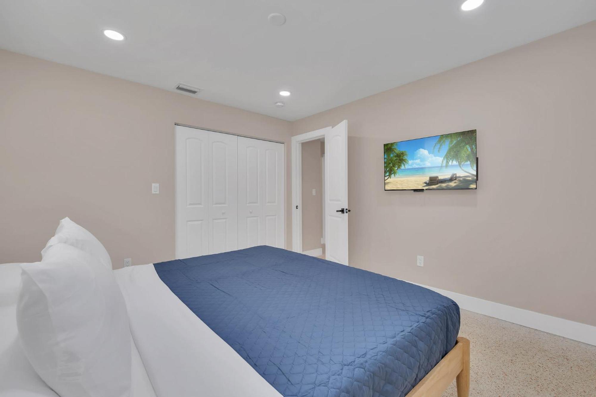 Luxe Heated Pool Fire Pit Games Holiday home Miami