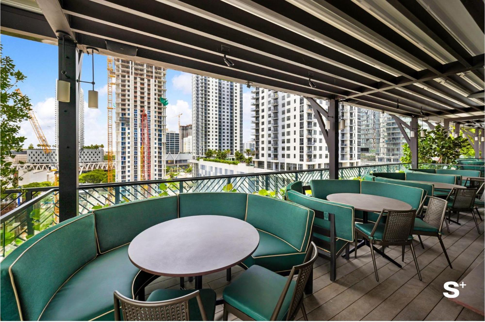 Apartment Luxe Retreat Modern 2-br With Water Views