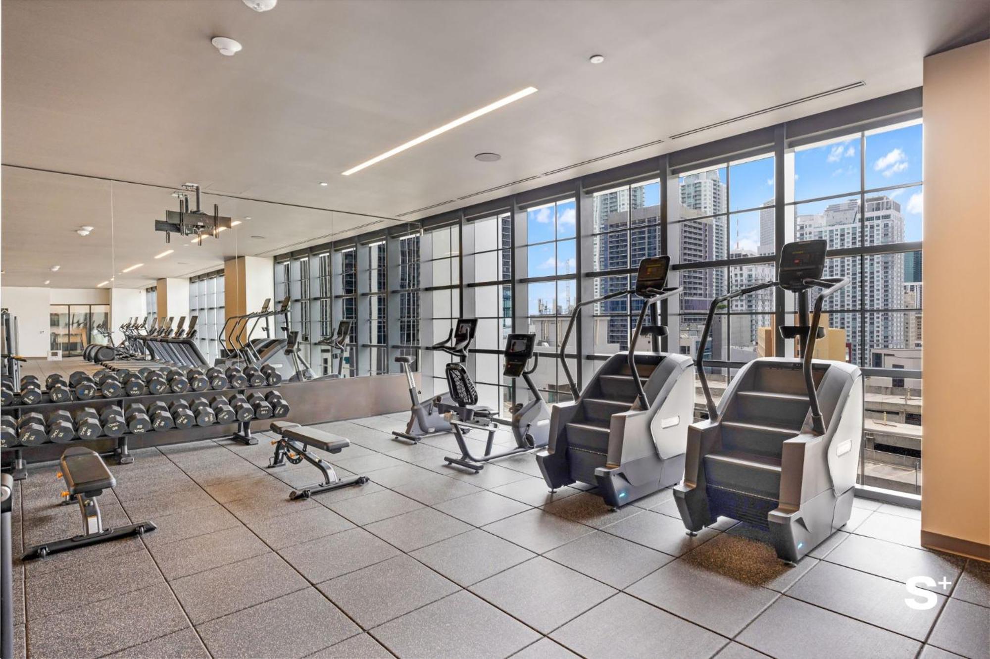 Apartment Luxe Retreat Modern 2-br With Water Views *