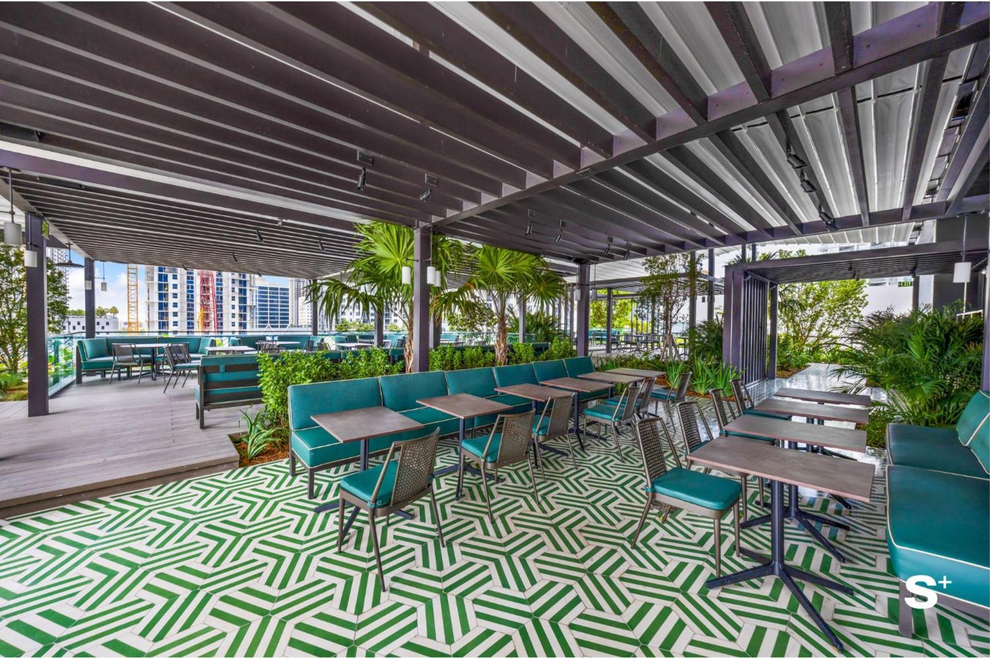 Apartment Luxe Retreat Modern 2-br With Water Views *