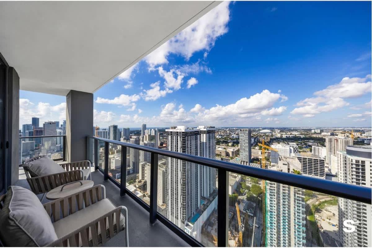 Luxe Retreat Modern 2-br With Water Views Apartment Miami
