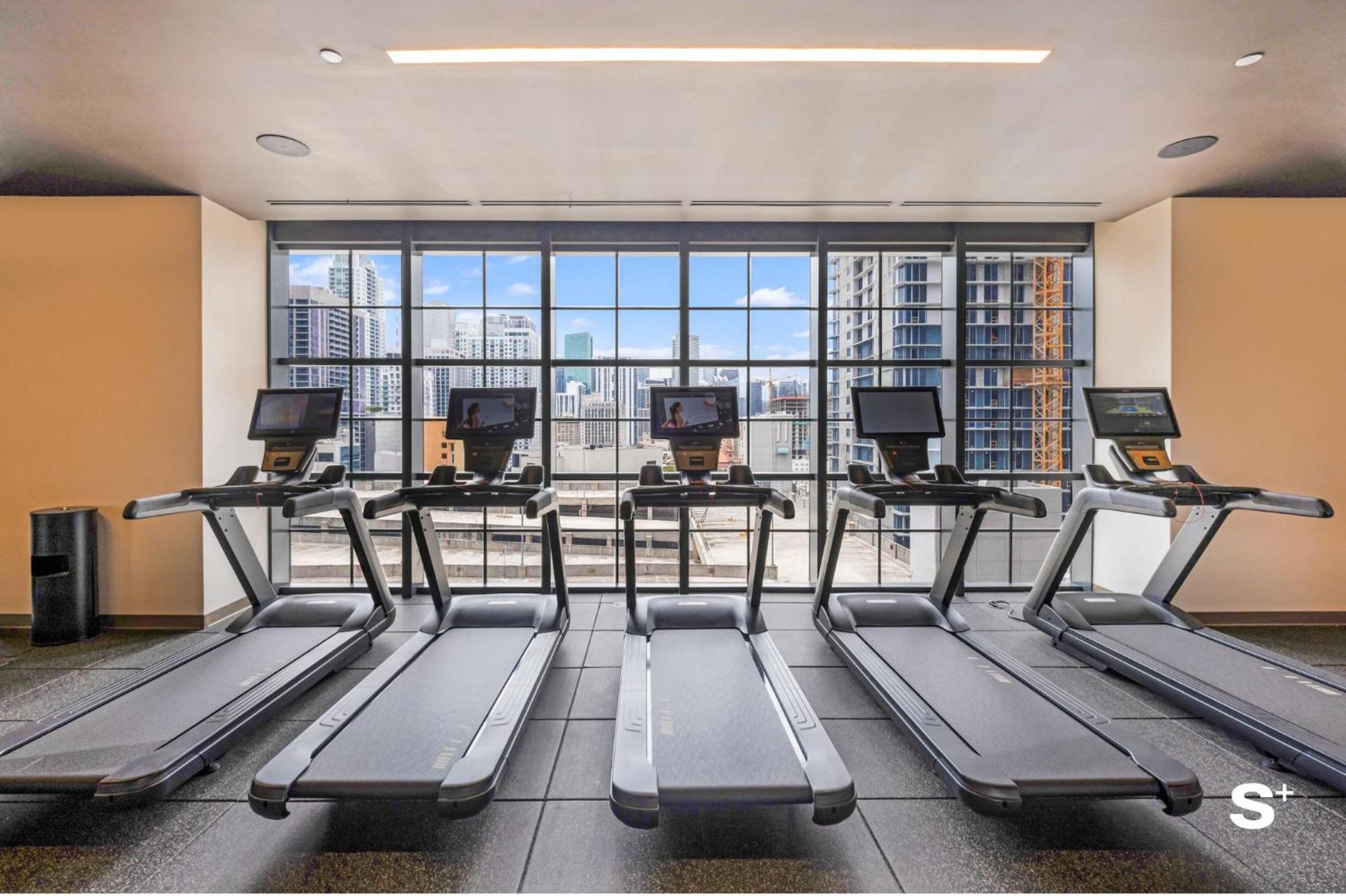 Luxe Retreat Modern 2-br With Water Views * Miami