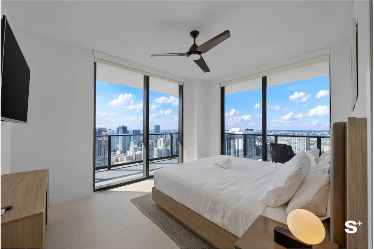 Luxe Retreat Modern 2-br With Water Views Miami