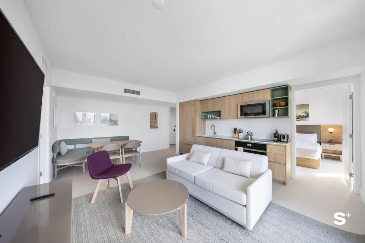 Luxe Retreat Modern 2-br With Water Views * Miami