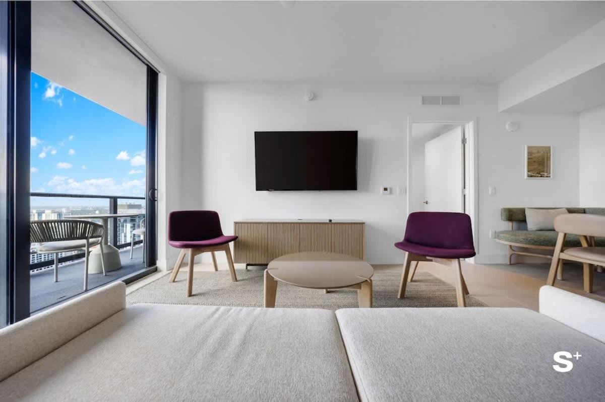 Luxe Retreat Modern 2-br With Water Views Apartment *