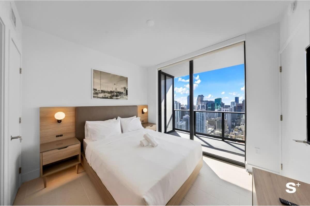 Luxe Retreat Modern 2-br With Water Views Apartment