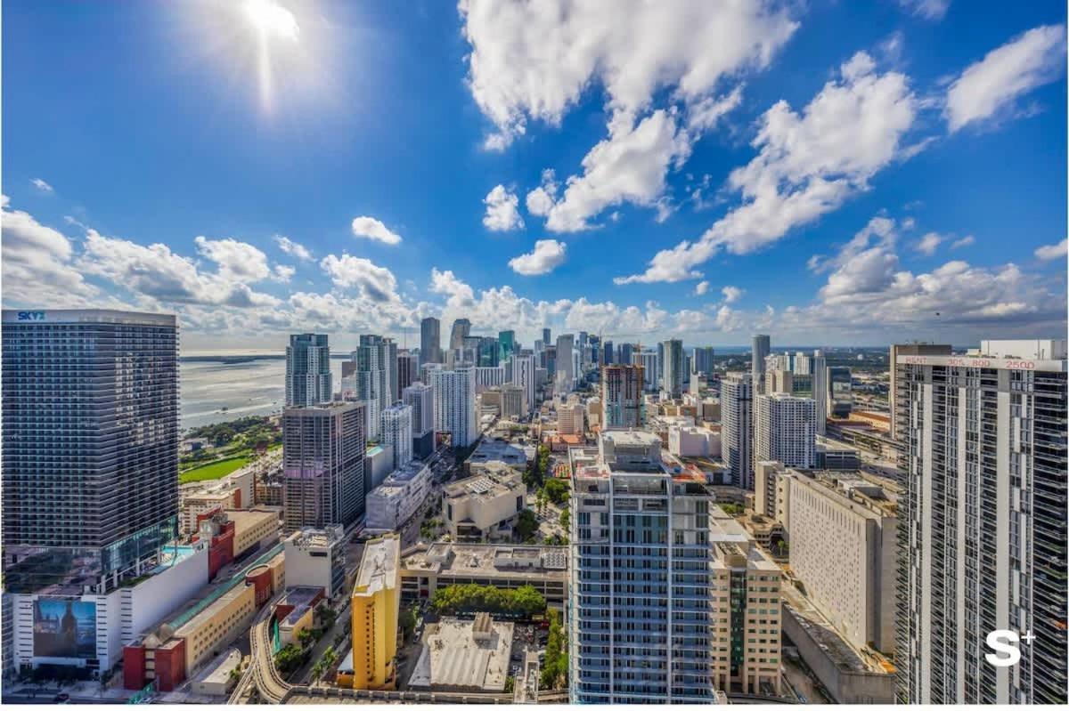 Luxe Retreat Modern 2-br With Water Views Miami