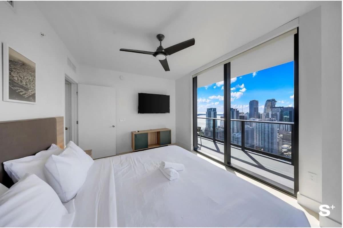Luxe Retreat Modern 2-br With Water Views Apartment *