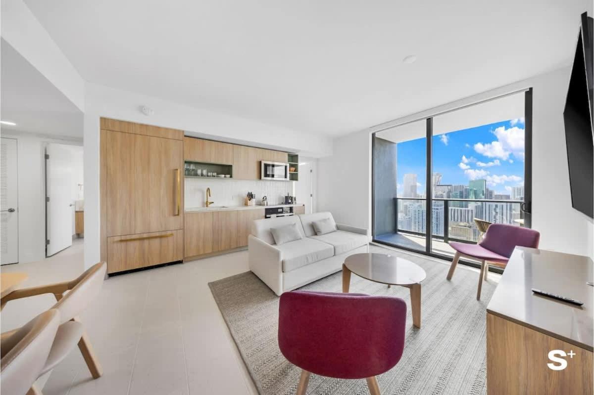 Luxe Retreat Modern 2-br With Water Views Apartment