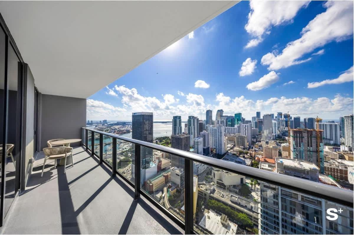 Luxe Retreat Modern 2-br With Water Views Apartment *