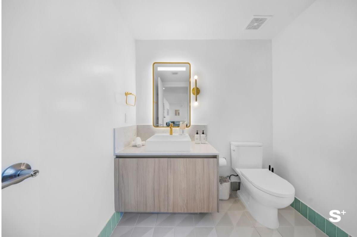 Apartment Luxe Retreat Modern 2-br With Water Views *
