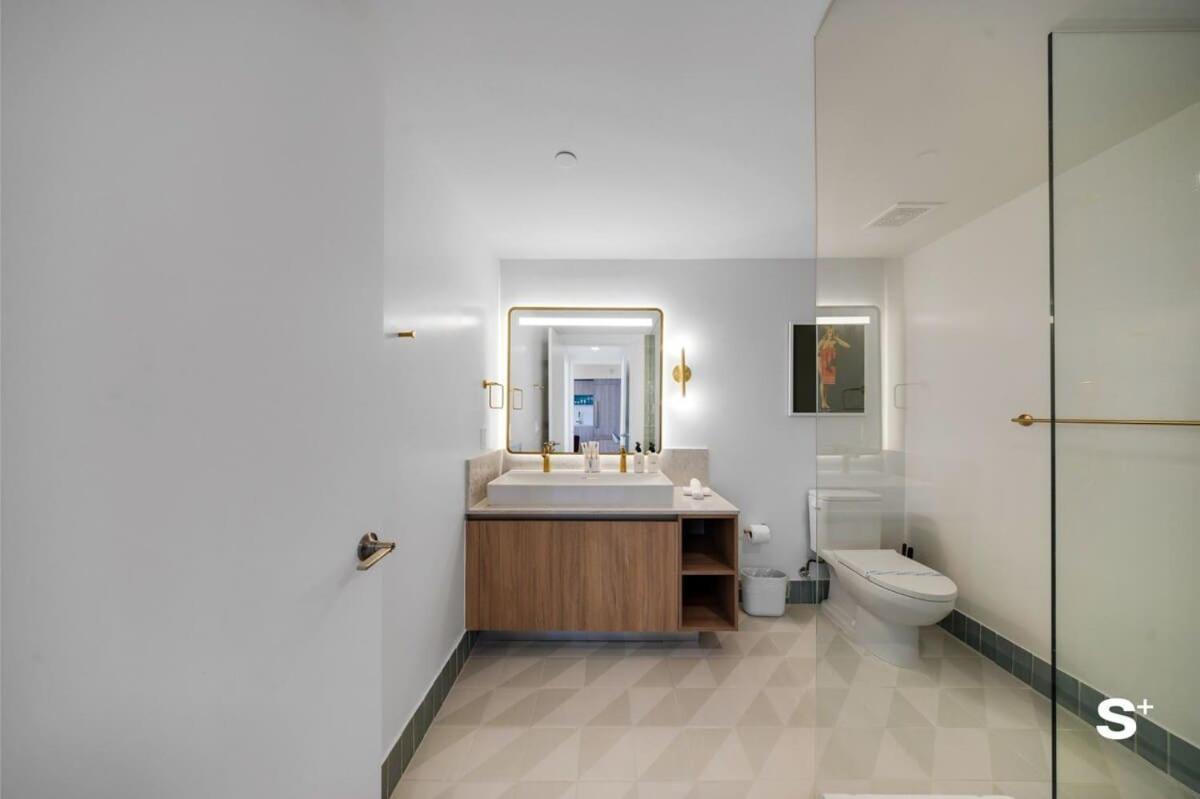 Luxe Retreat Modern 2-br With Water Views Apartment Miami