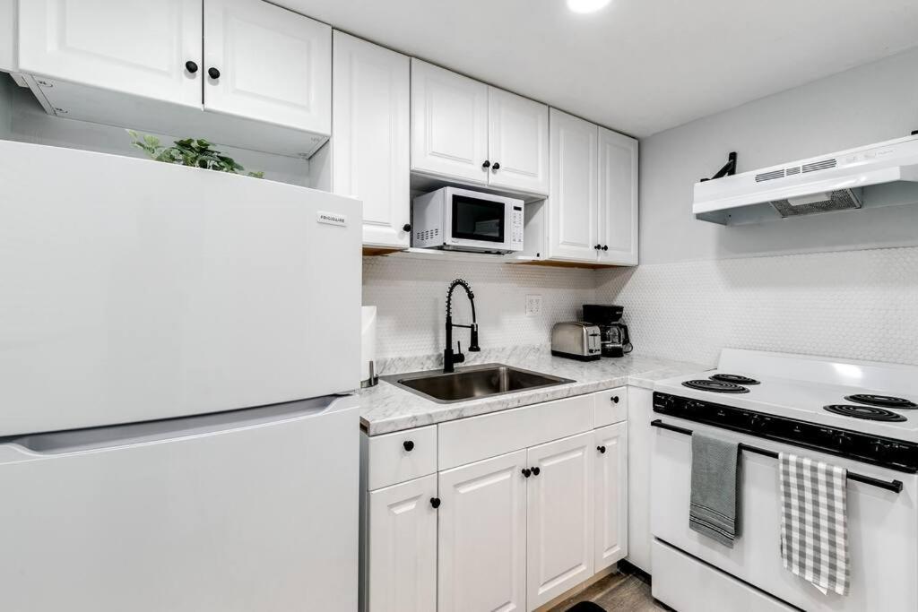 Apartment 1b Next To Airport Virg 12 *