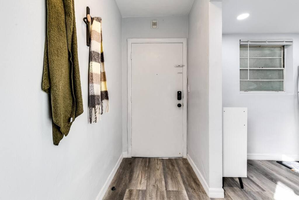 Apartment Mia Airport 1b With Desk Virg 9