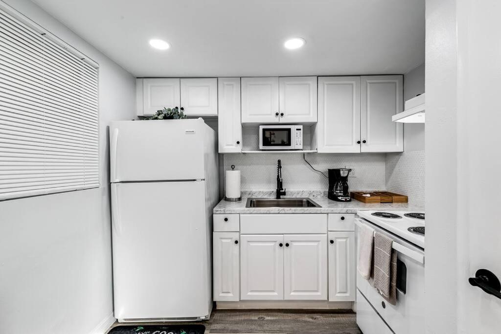 Mia Airport 1b With Desk Virg 9 Apartment