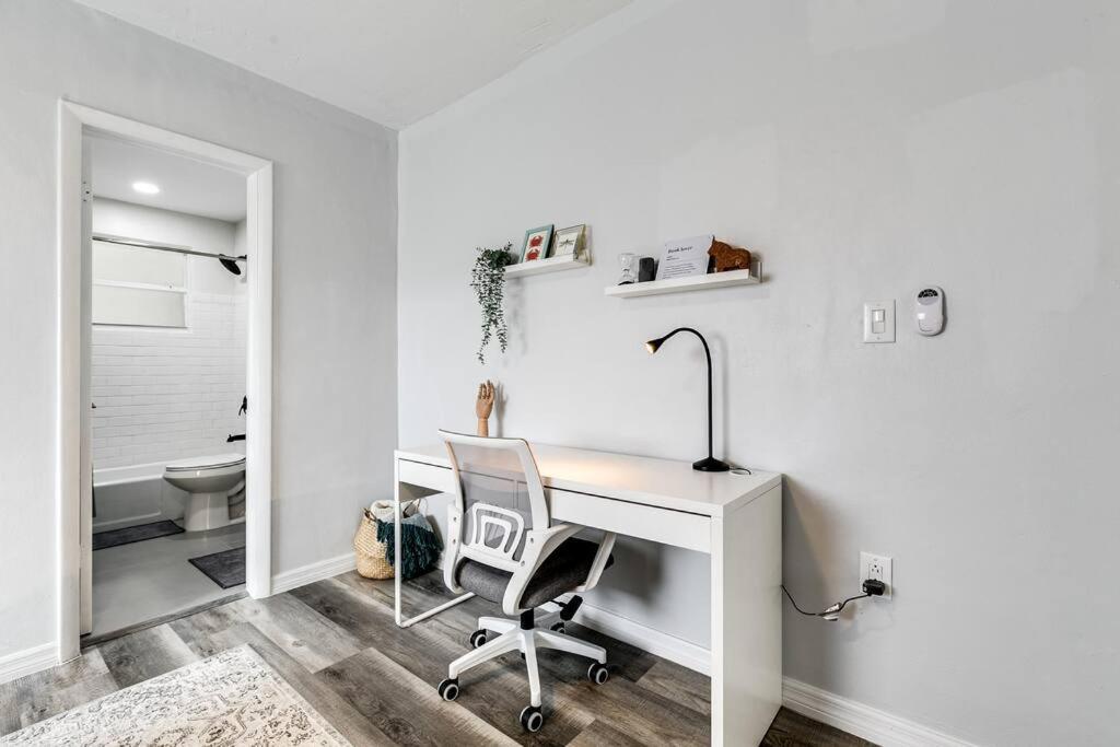 Apartment Mia Airport 1b With Desk Virg 9 Miami